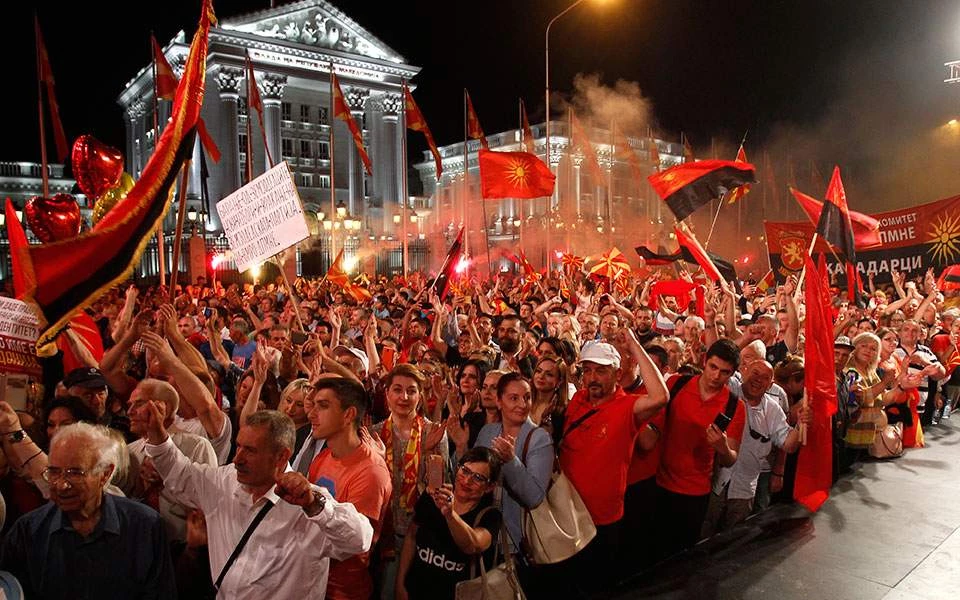 Όλα στον «αέρα» πλέον – VMRO: «Νεκρή η Συμφωνία των Πρεσπών» – «Υπηρεσιακή Κυβέρνηση νας μας οδηγήσει σε εκλογές» – Ψάχνει για βουλευτές ο Ζάεφ